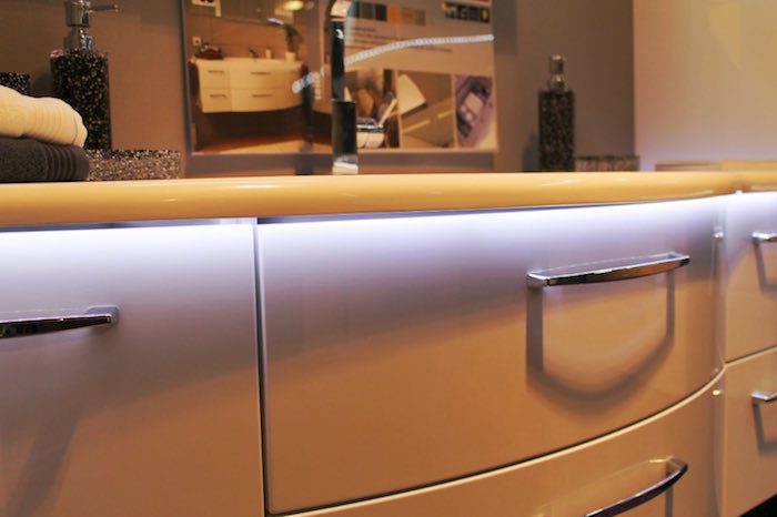 Strip LED nell’arredamento: caratteristiche, evoluzione, vantaggi